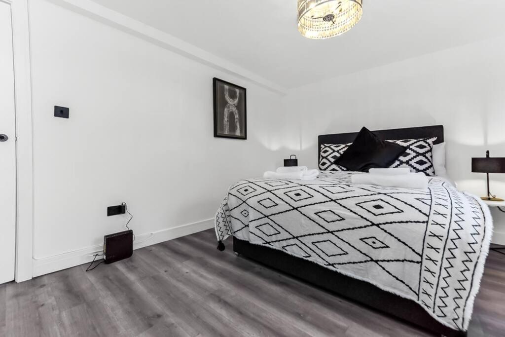 Hunky 3 Bedroom Flat In Hereward, Apartament Londra