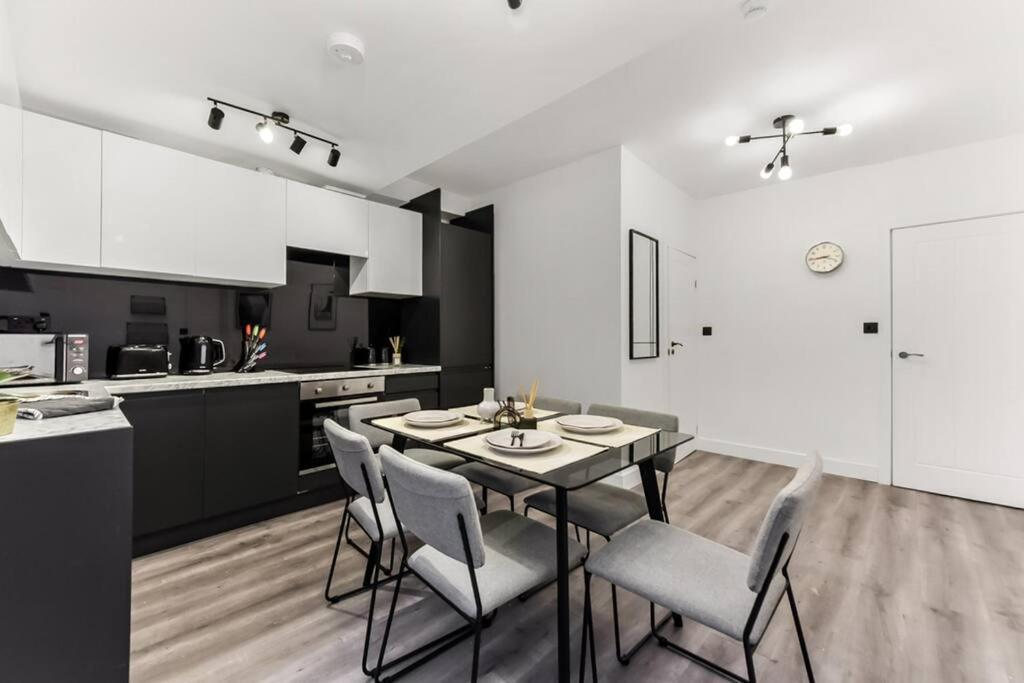 Apartament Hunky 3 Bedroom Flat In Hereward, Londra
